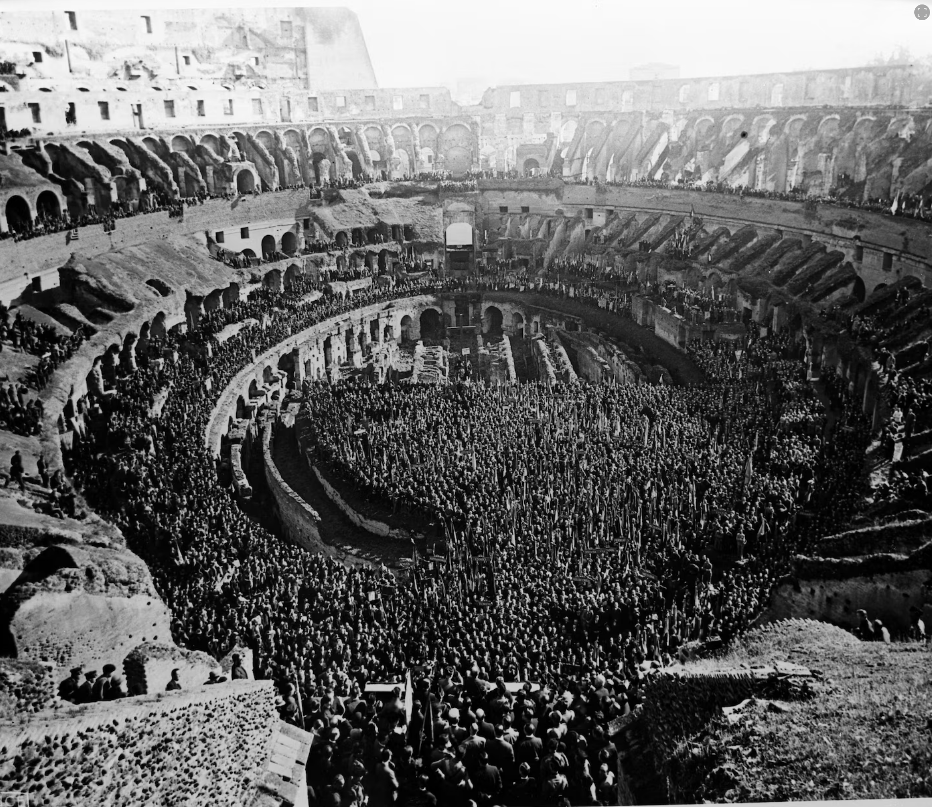 Mussolini speaks in Colosseum, 1928.[1890×1637]