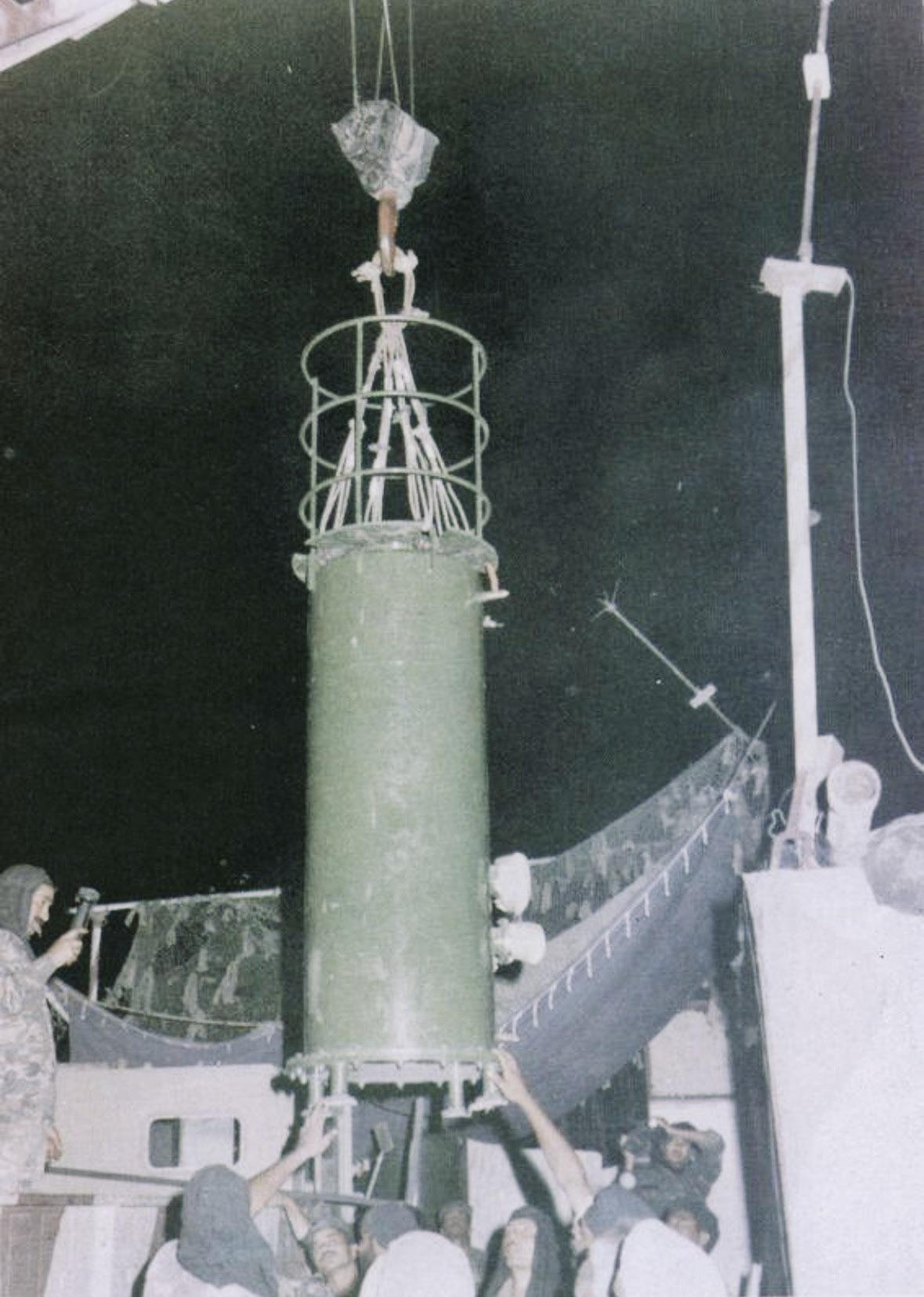 Preparation of a nuclear device before India’s Pokhran-II nuclear tests in Rajasthan, 1998 [1024 × 1536]