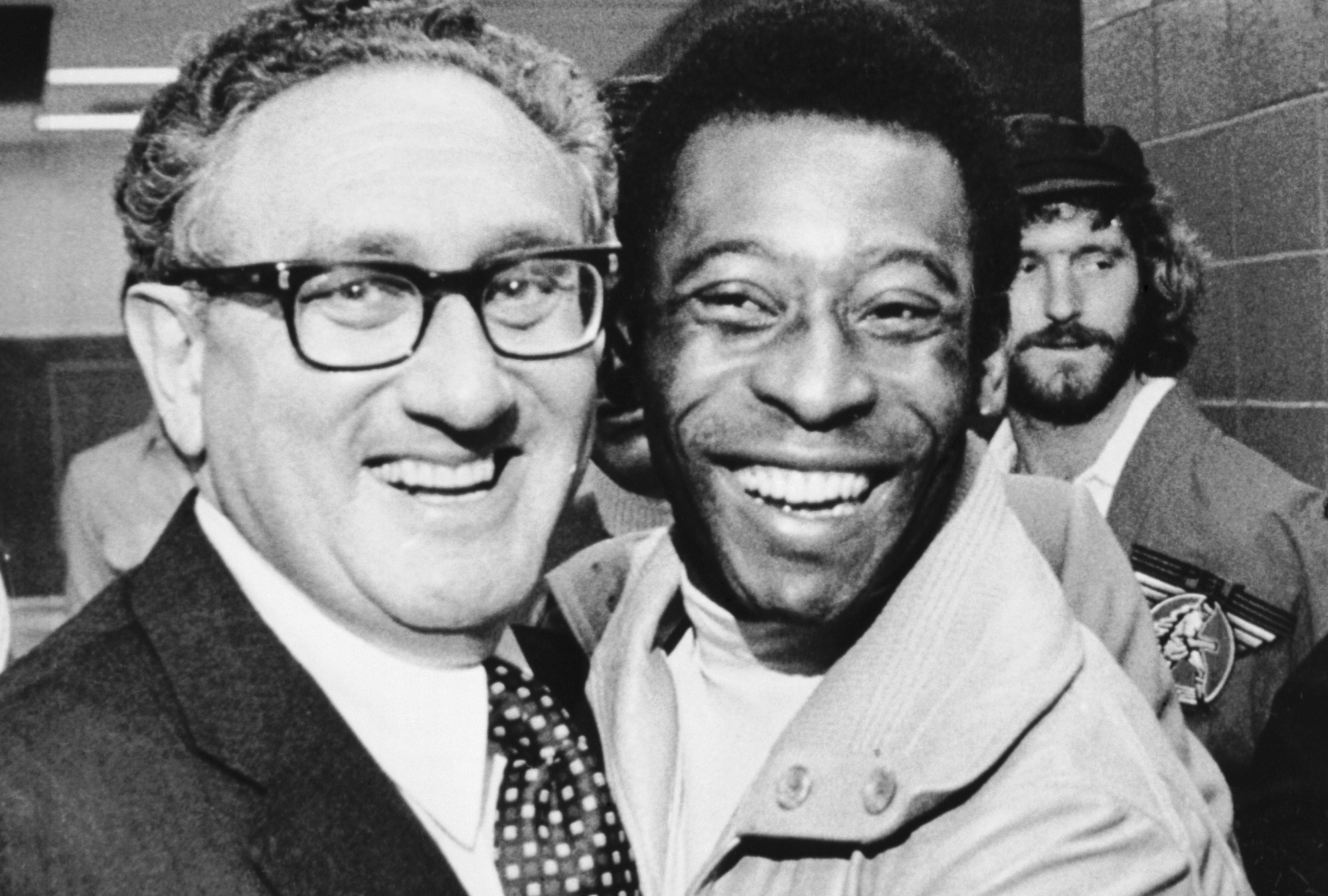 Former Secretary of State Henry Kissinger hanging out with soccer legend Pele prior to the start of his last game for the New York Cosmos before retiring back to Brazil in 1977. Pele credited Kissinger, an avid soccer fan, with convincing him to play in the U.S. (2000×1305)