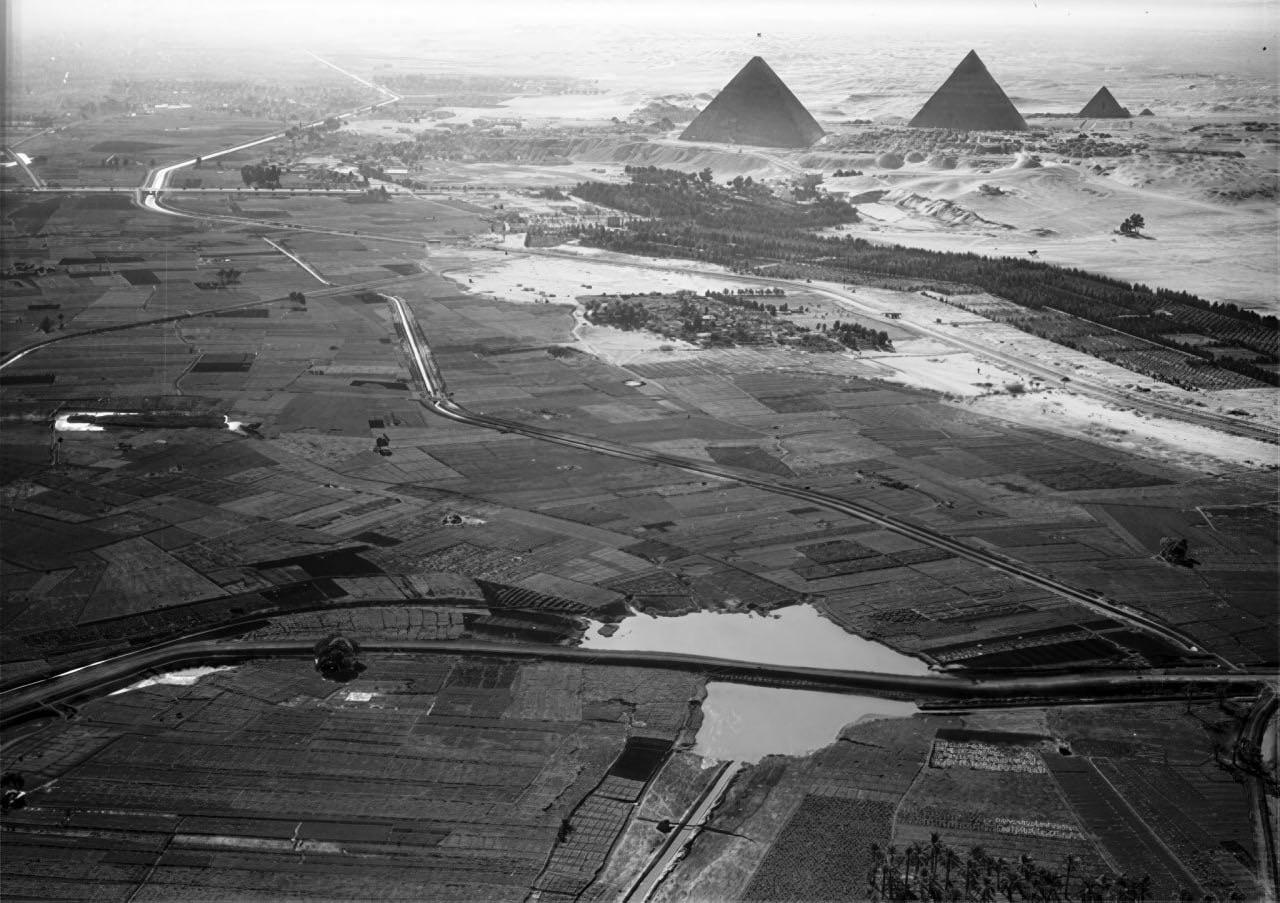 Giza Pyramids Area 1938, Before it turned into urban chaos [640 × 452]