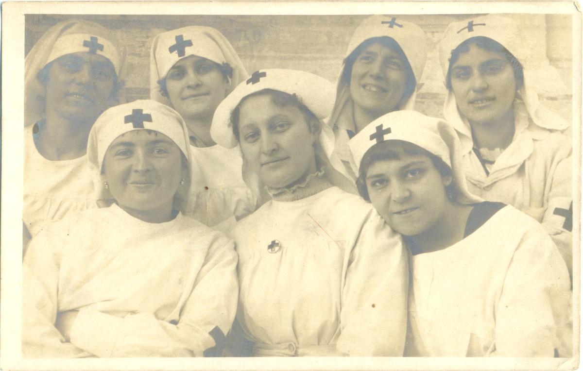 Volunteer nurses, Zaječar military hospital (1918) [1200×764]