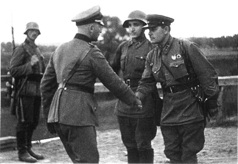 Nazis and Red Army greeting each other after a successful invasion into Poland 1939 (816×564)