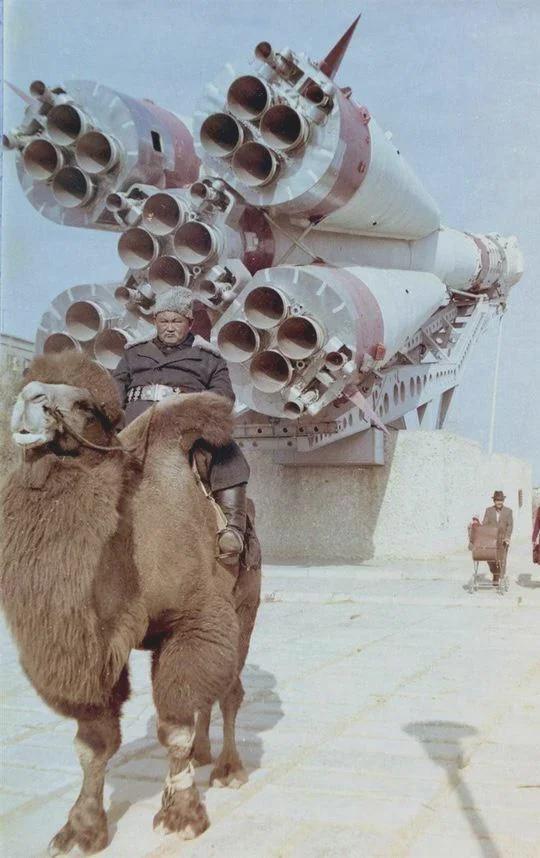 Man poses for a photo in-front of Soyuz rocket, Baikonur, Kazakh SSR, 1980s. [540×858]