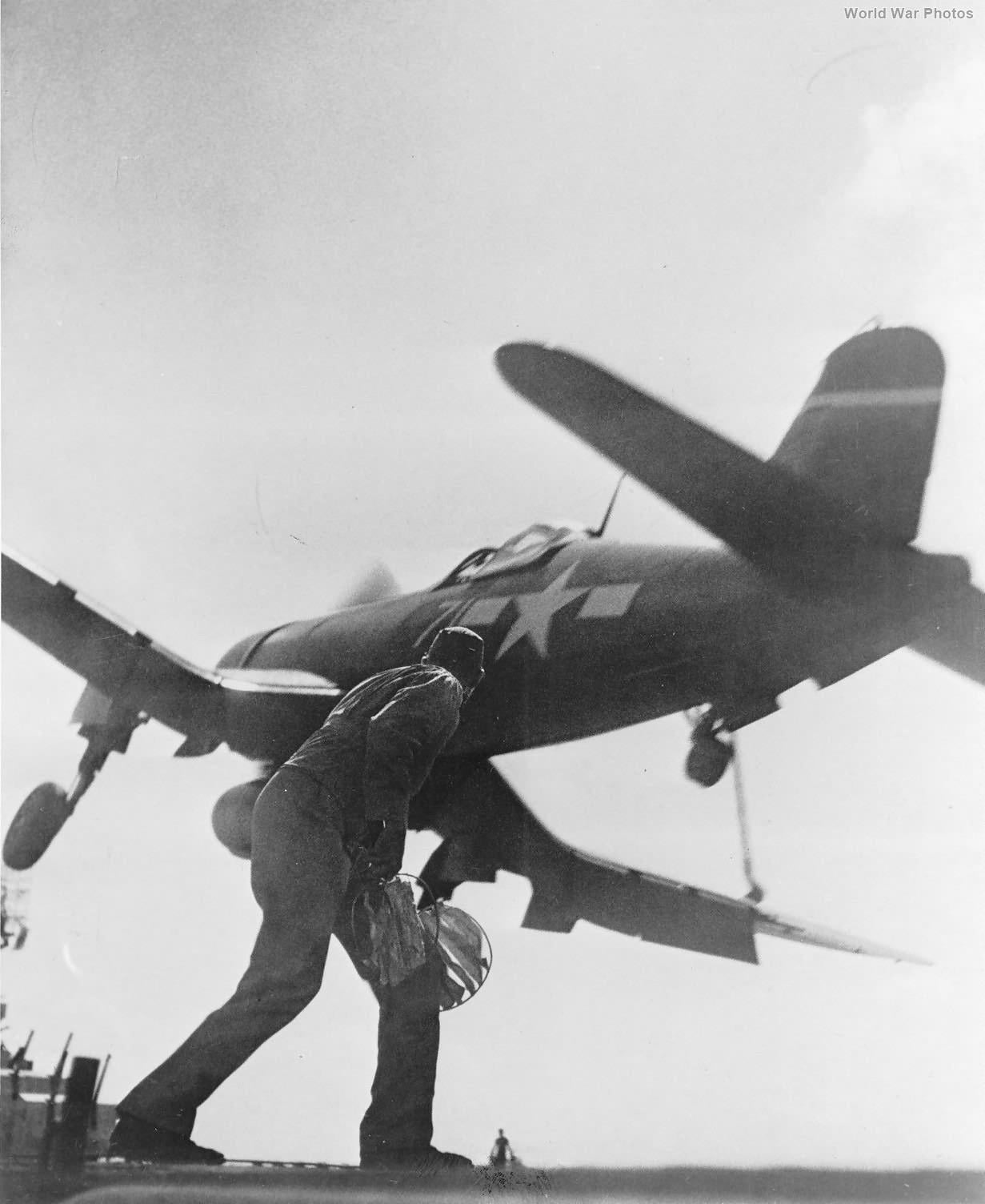 F4U Corsair and Landing Signal Officer (LSO), USS Essex, near Luzon, Philippines, 1944 [1231×1504]