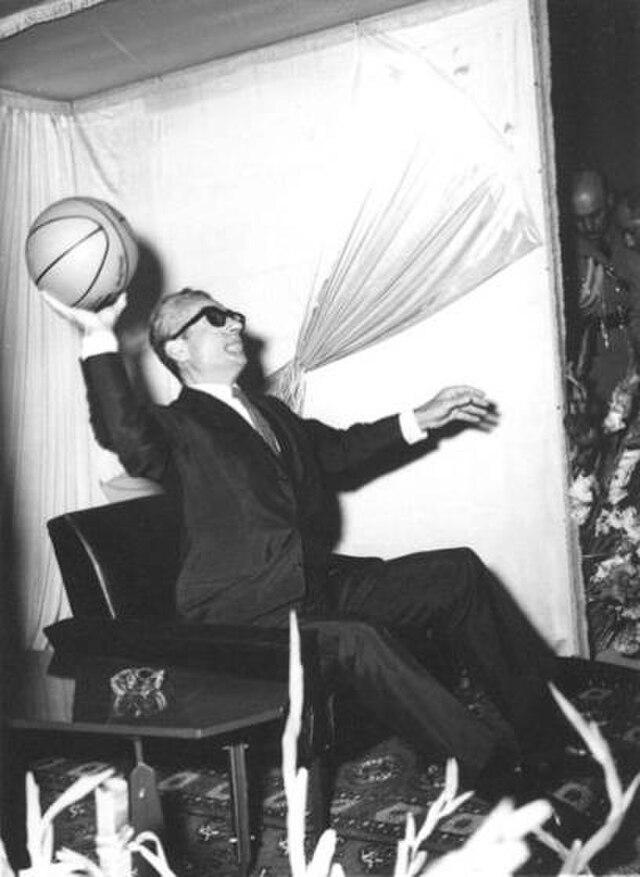 The Shah of Iran shooting a basketball, 1960’s (877×640)