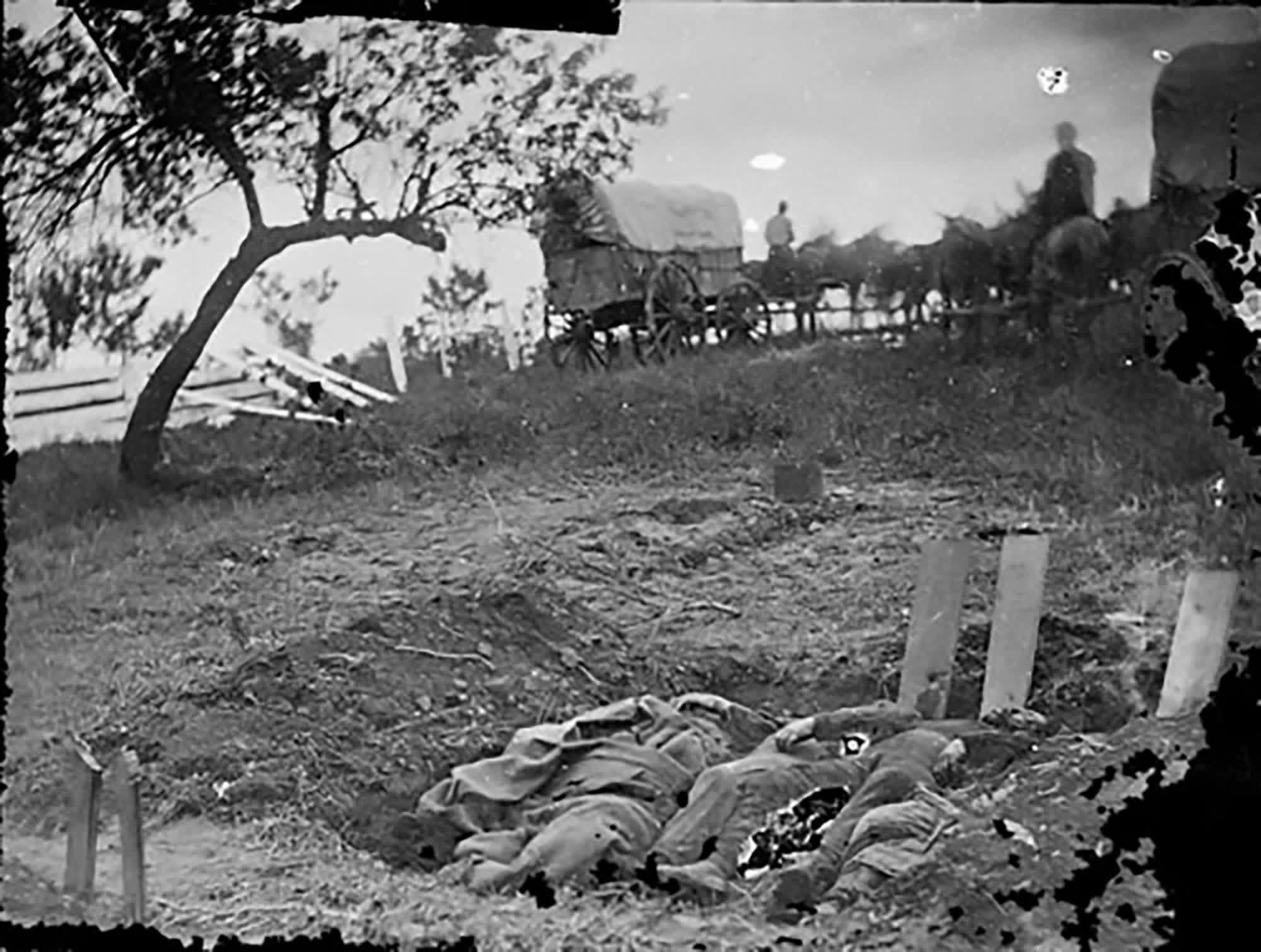 Unfinished Confederate grave near the center of battlefield of Gettysburg, July 1863. Photo by Timothy H. Sullivan (Library of Congress) [2000×1510]