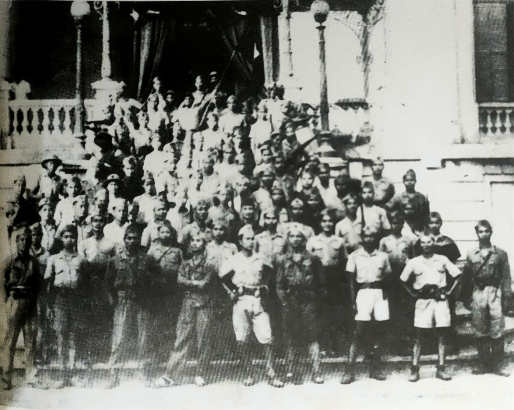 Vietnamese Liberation Army at the Tonkin Palace, Hanoi, August 1945 [1986×1584]