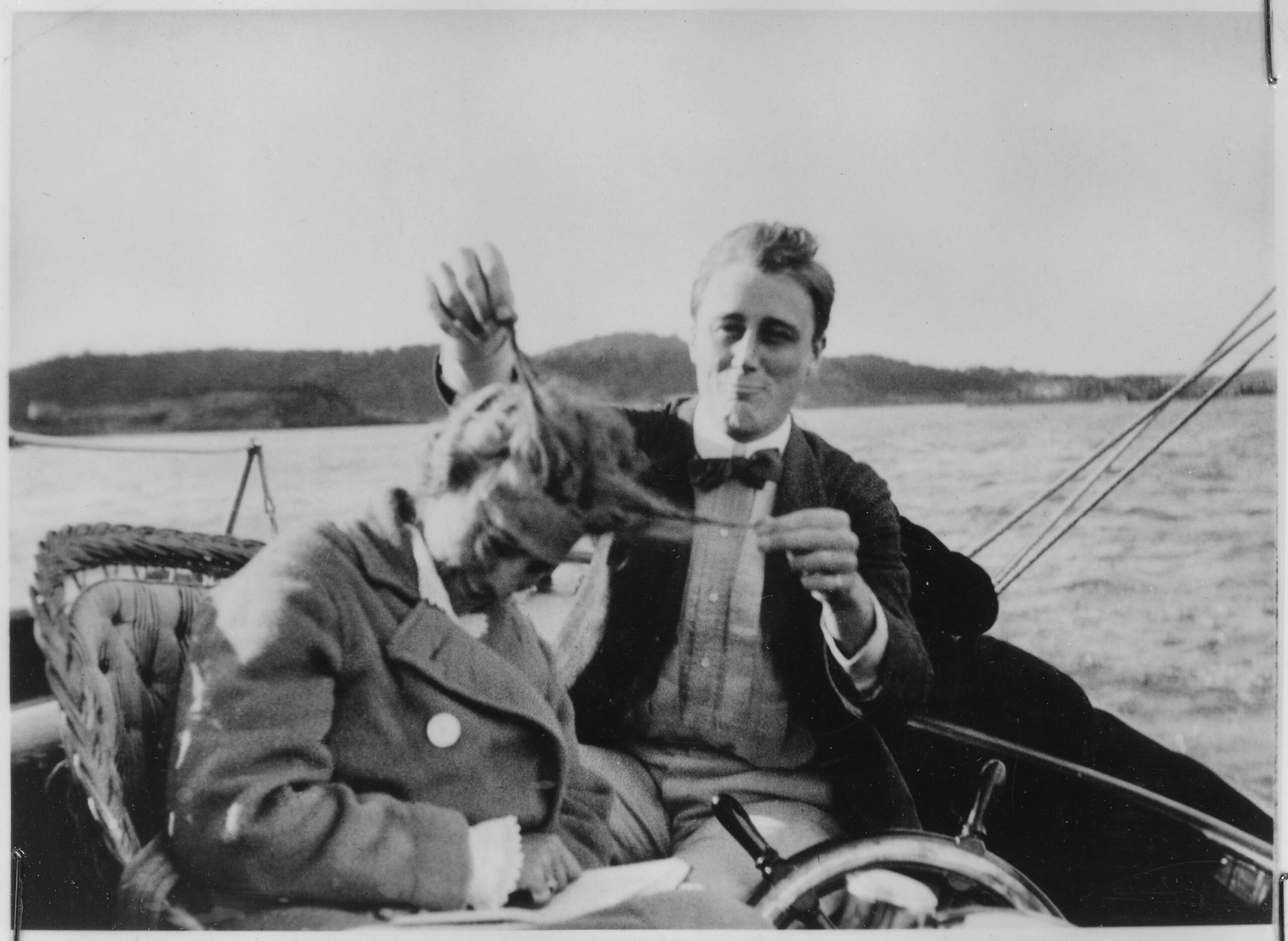 A young Franklin Delano Roosevelt messing around with his cousin Jean Delano at their summer estate in Campobello, 1910 (3000×2194)