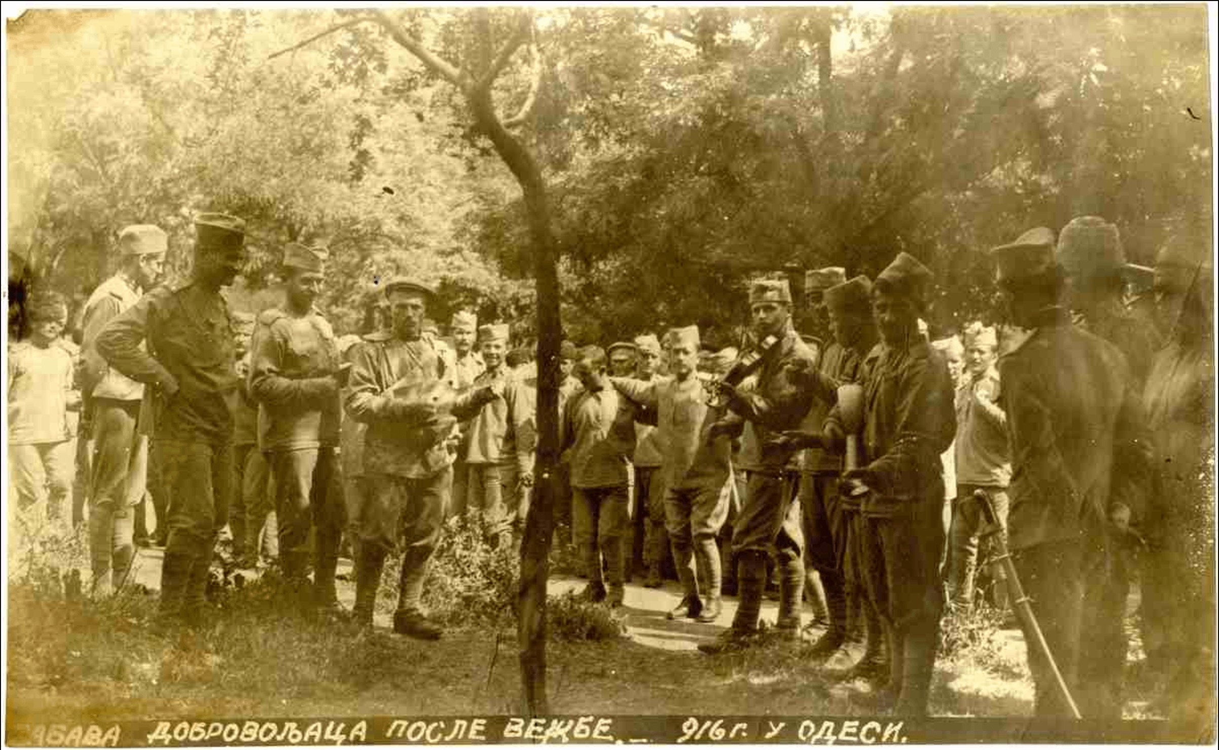 Volunteers’ downtime after exercises. 1916 in Odessa [2404×1480]