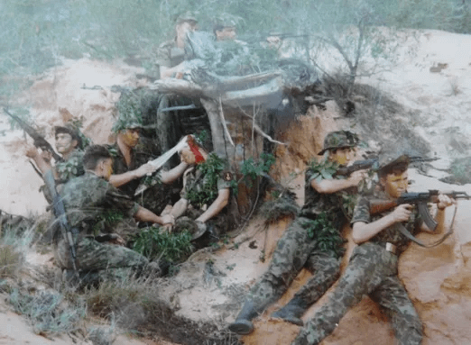 Soviet soldiers stationed in Cam Rahn, Vietnam LARPing as American GIs in the Vietnam War for a group photo (1987) [522×383]