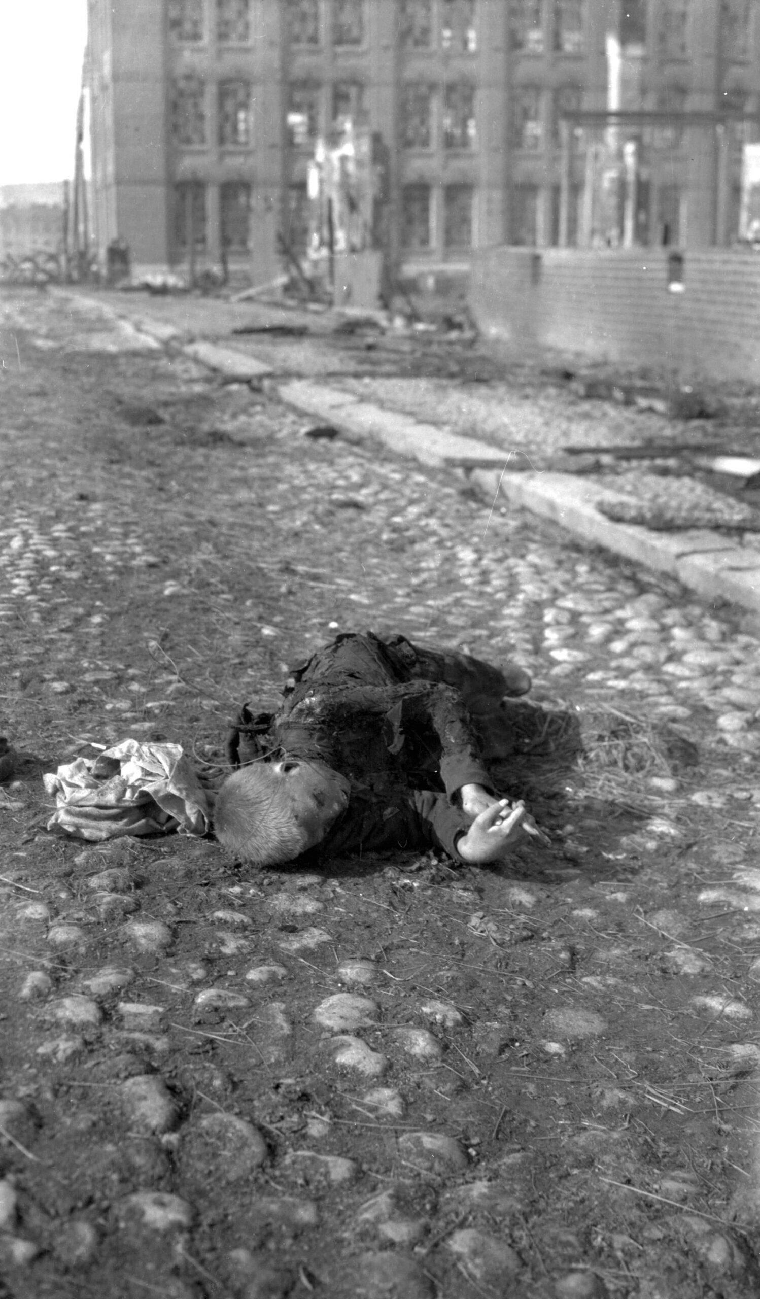 The corpse of a little boy laying in the street following the battle of Tampere, the bloodiest engagement of the Finnish civil war, 1918. In the aftermath, white army forces ruthlessly slaughtered much of the red army along with all of the Russians in the city, including women & children (2953×1728)