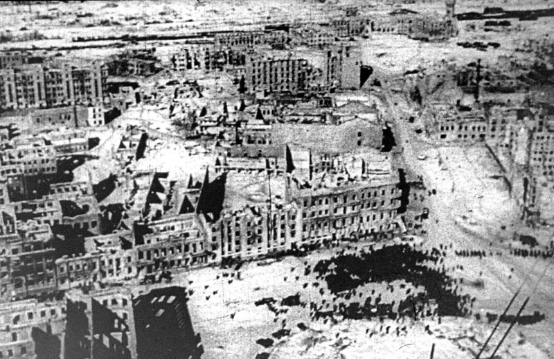 Stalingrad after the end of the fighting, 1943. [800×518]