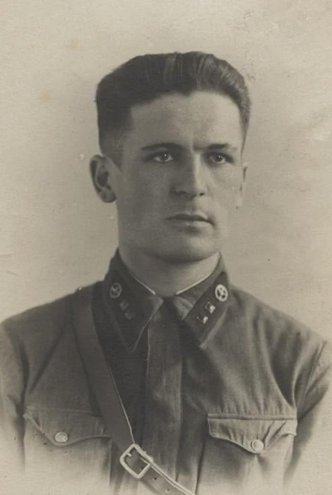 A Soviet Jewish Commissar who was ‘reluctantly’ killed by his German captors because he looked Aryan. May, 1942. [470×700]
