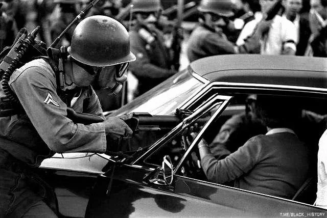 National Guard interrogate people at anti-Vietnam protests in Grant Park during the Democratic National Convention in Chicago, 1968. [640×428]