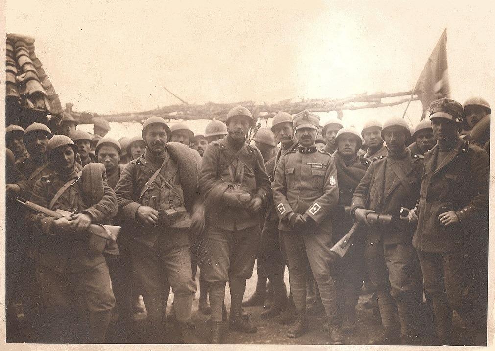 Italian Arditi of the VIII Shock Battalion on the Piave Front, 1918 [1011×717].