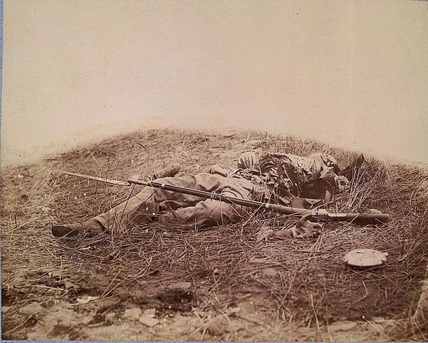 Fallen soldier in the “Wheat Field” at the Battle of Gettysburg, July 2, 1863. Photo by James F. Gibson. [869×967]