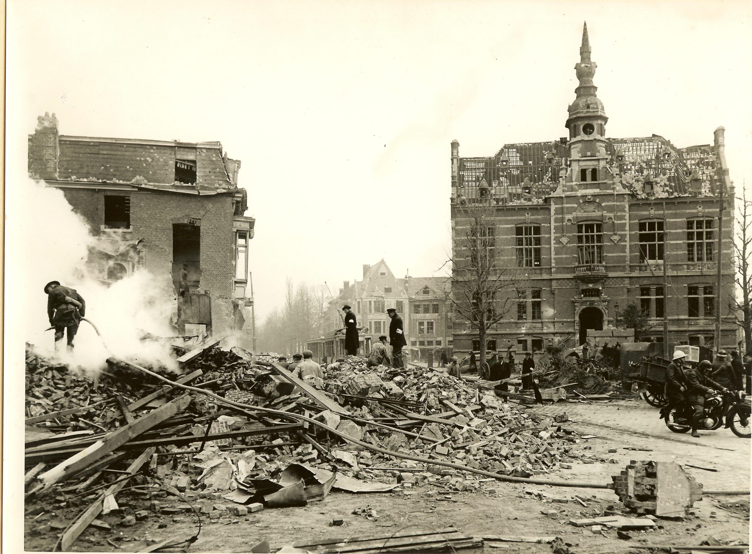 City centre of Mortsel, Antwerp, following a failed air raid on the nearby ERLA Factory on April 5th, 1943 [5538×4080]