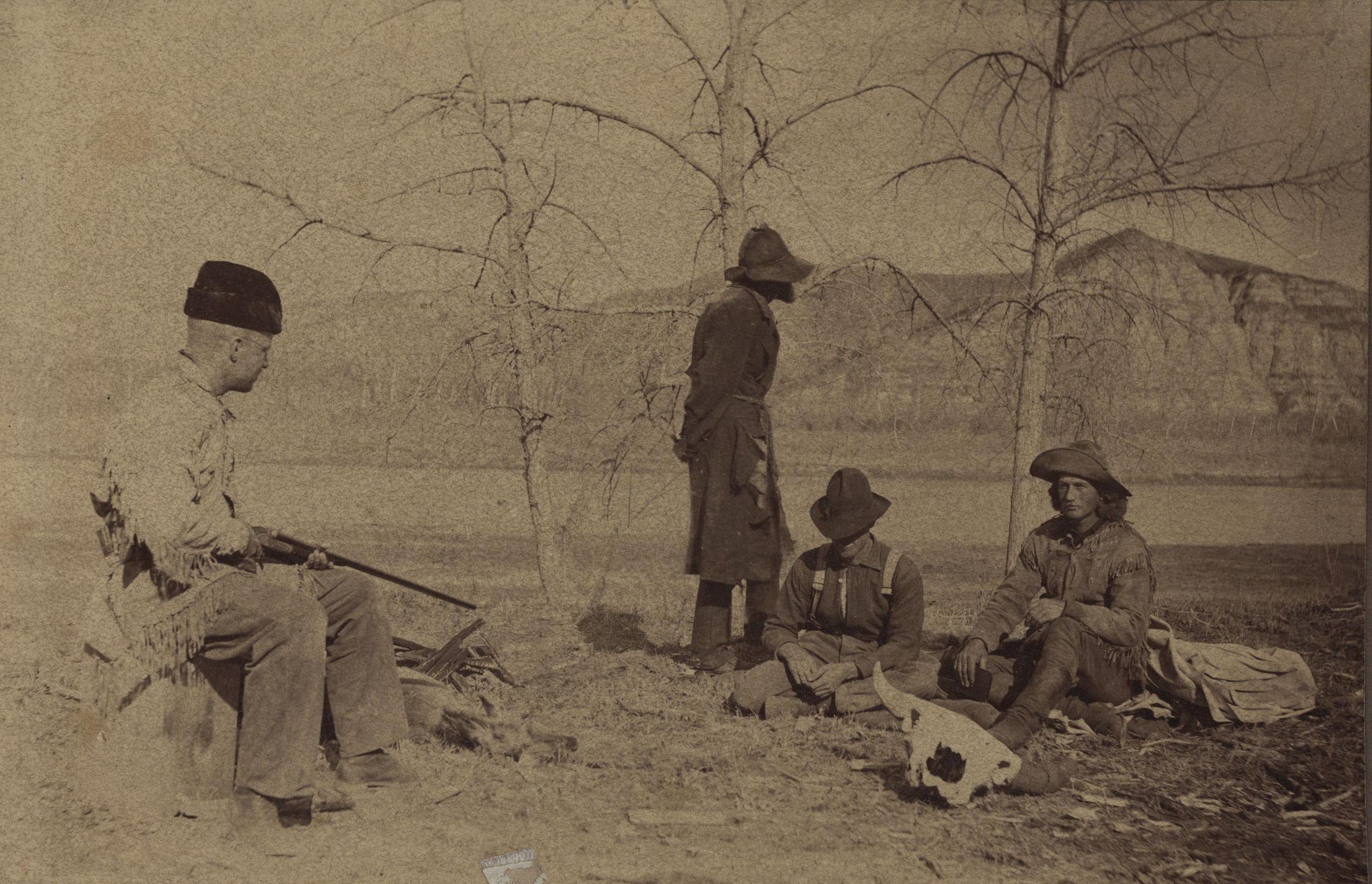 Future US President Theodore Roosevelt as a North Dakota deputy sheriff, holding 3 boat thieves he captured at gunpoint, 1886. Roosevelt was only 28 years old at the time. (2310×1489)