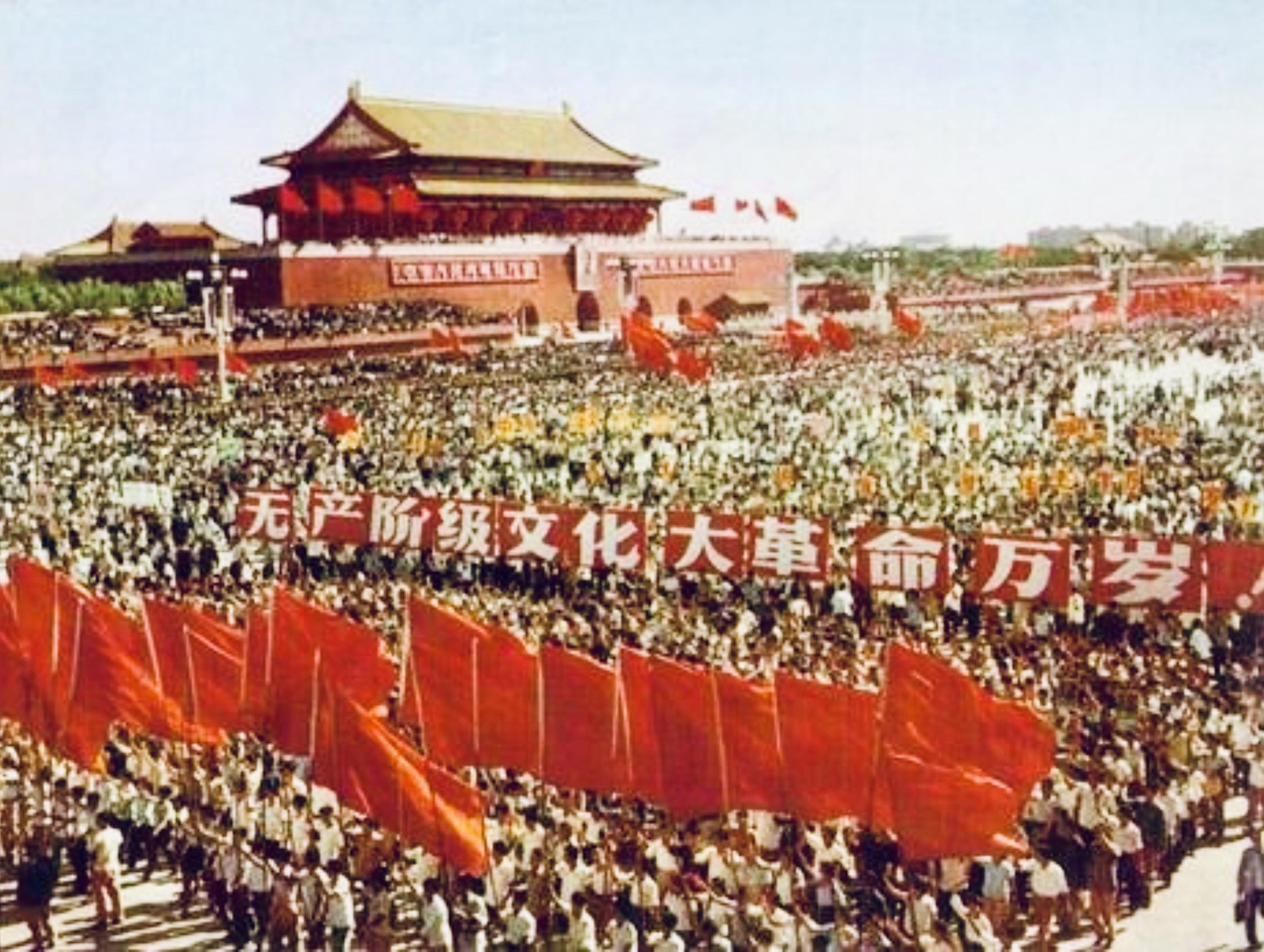Mass rally during the beginning of China’s Cultural Revolution in Tiananmen Square, Beijing, launched under Mao Zedong’s leadership in 1966 [1432 × 1074]