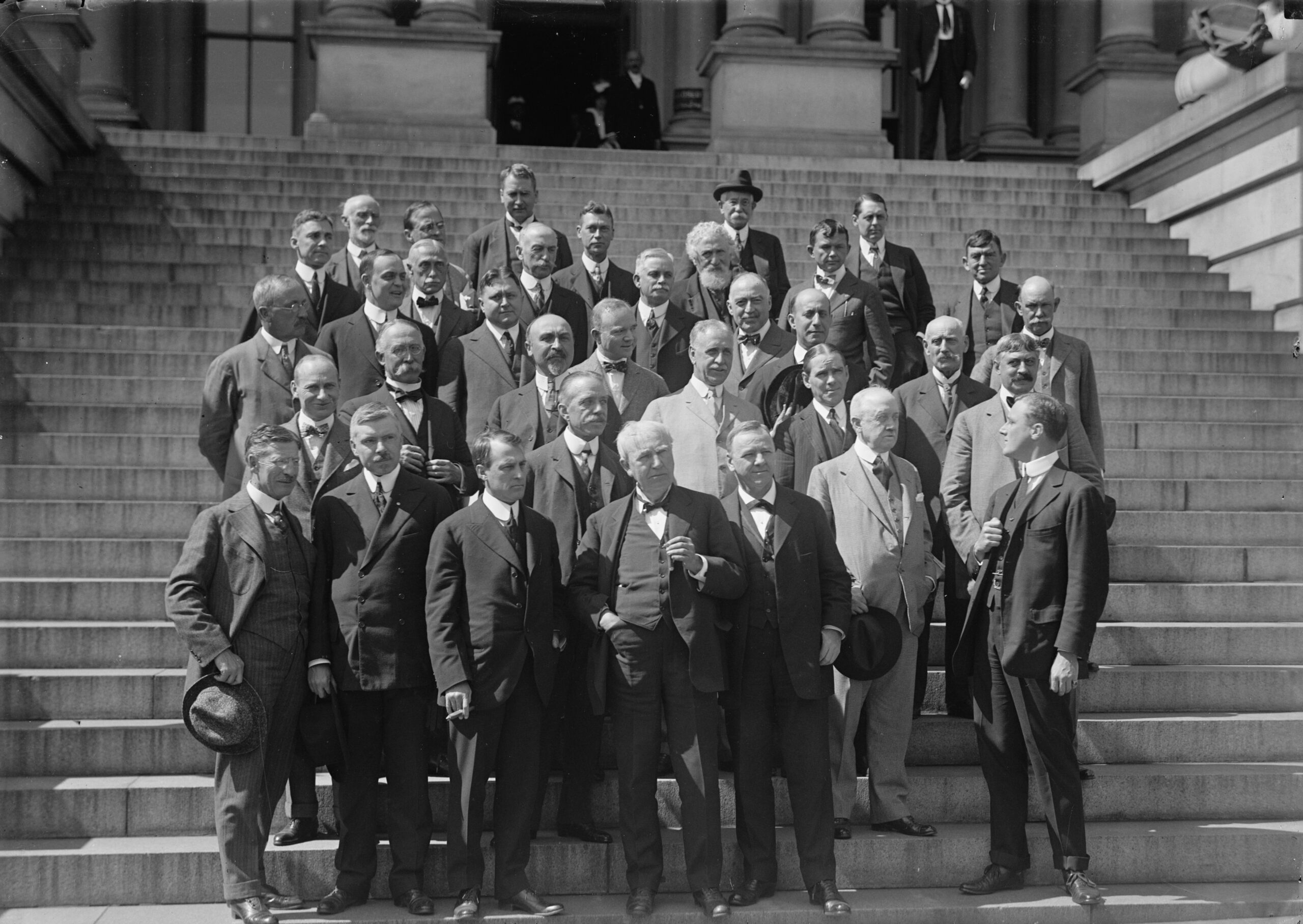 Inventor Thomas Edison & future US President Franklin Delano Roosevelt (then assistant Naval Secretary) with the Naval Consulting Board, 1916. Edison is front row, third from right, Roosevelt is front row, far right (9328×6618)
