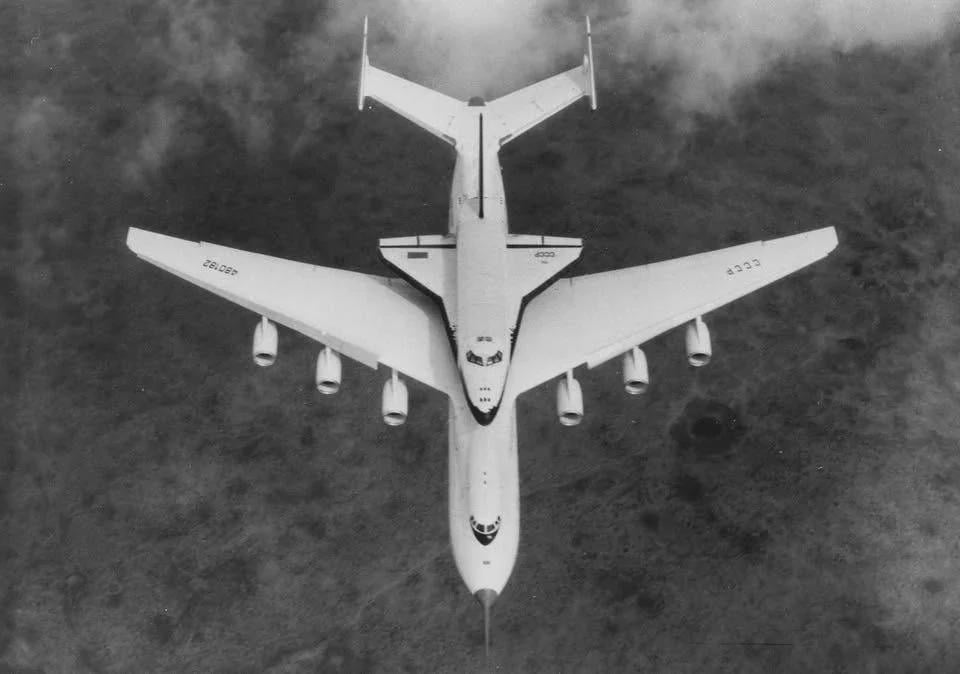 Buran and Mriya, USSR. May 3, 1989. [900×674]
