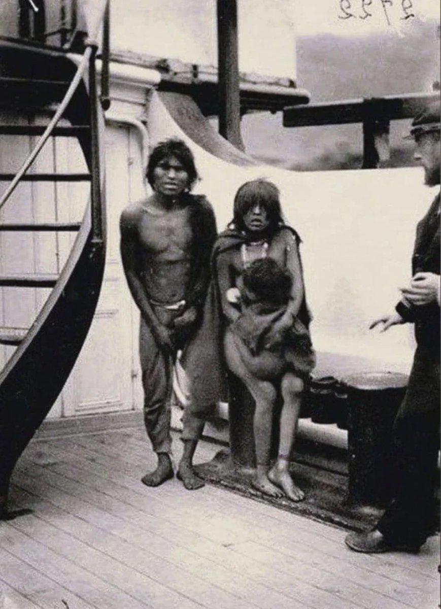 A family from the Kawésqar indigenous people of South America.
They were sent to the Paris World’s Fair as exhibits in a “Human Zoo.”
They were forced to live in cages and made to eat raw meat in front of spectators. 1889. [869×1200]