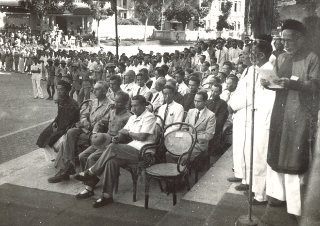 Ho Chi Minh, Bao Dai and an American officer at a public demonstration, 1945 [660×466]