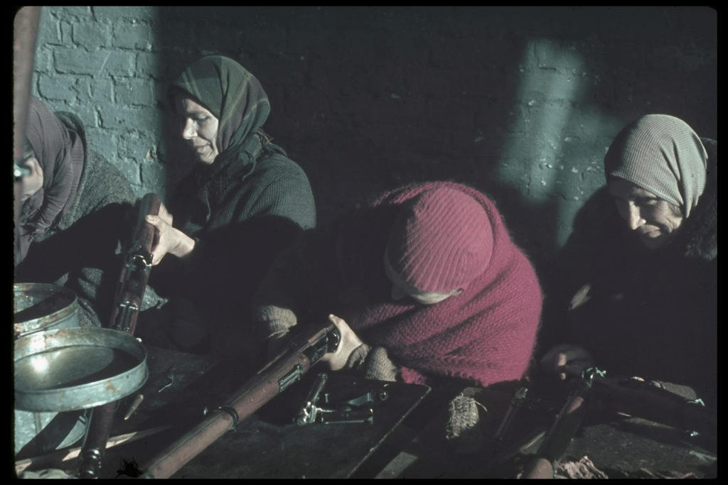 Agfachrome slide of polish women cleaning and preparing captured weapons, during German invasion to Poland, 1939 [1024×683]