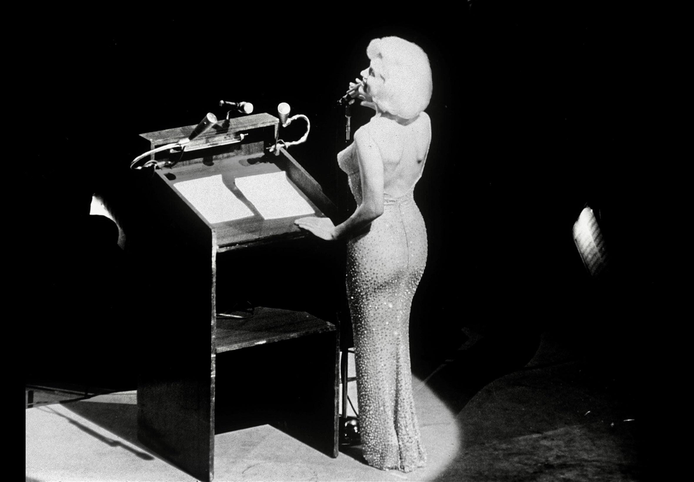 Marilyn Monroe performing ‘Happy Birthday, Mr. President’ for John F. Kennedy at Madison Square Garden, May 19, 1962 [1536 × 864]