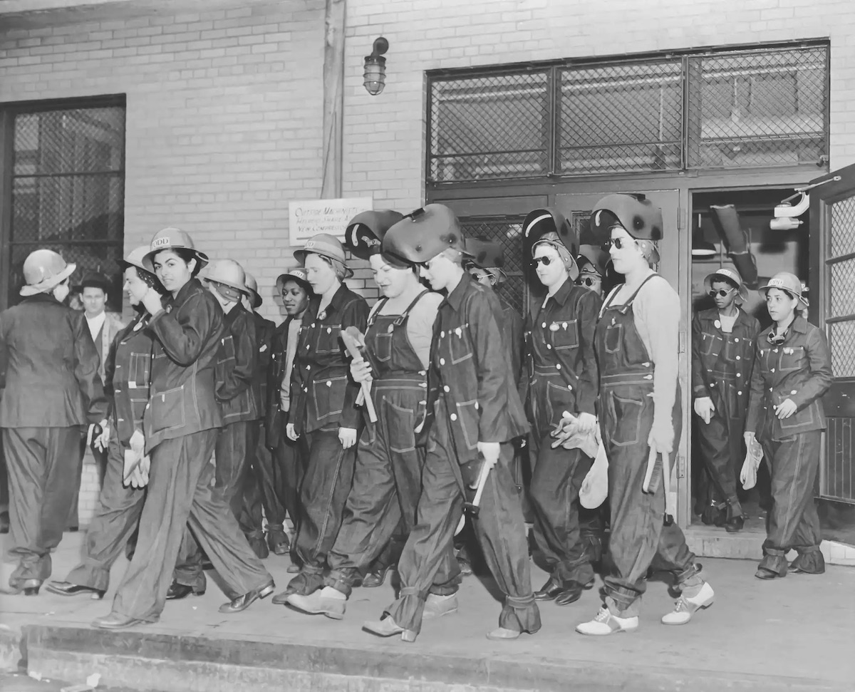 Women finishing their shift at  todd Eiri dry dock in, Pennzylvania, 1943. during WWII [971×1200]