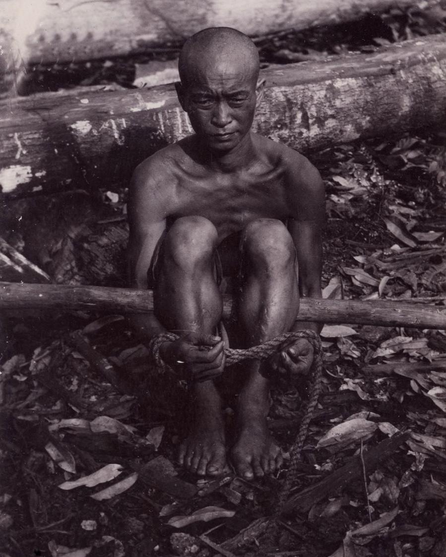 A bound Chinese laborer in Bengkalis, Dutch East Indies (now Indonesia), c. 1921–1924 [899 x 1124]