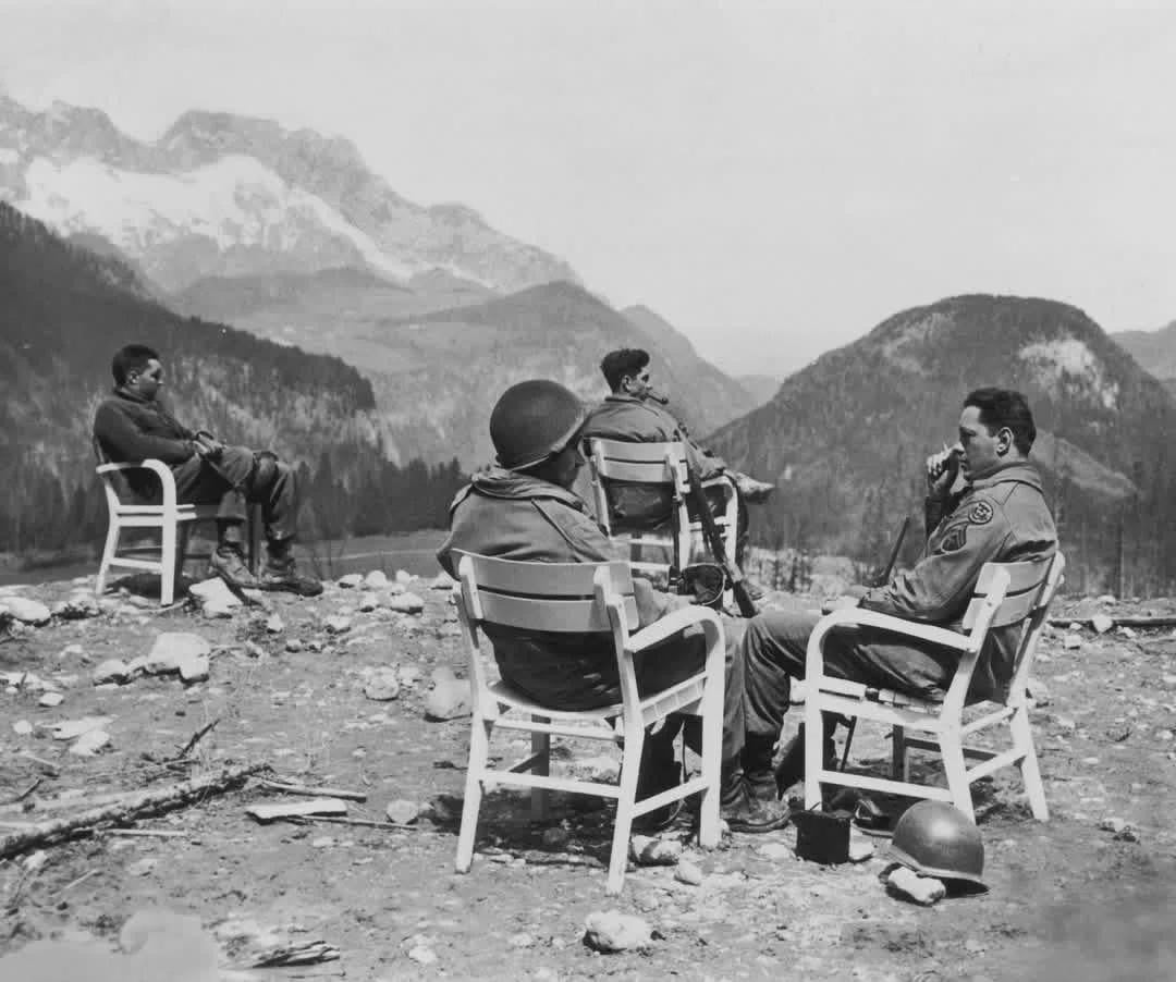A group of American soldiers rest at Adolf Hitler’s former residence in Berchtesgaden, Germany, 1945. [1080×902]