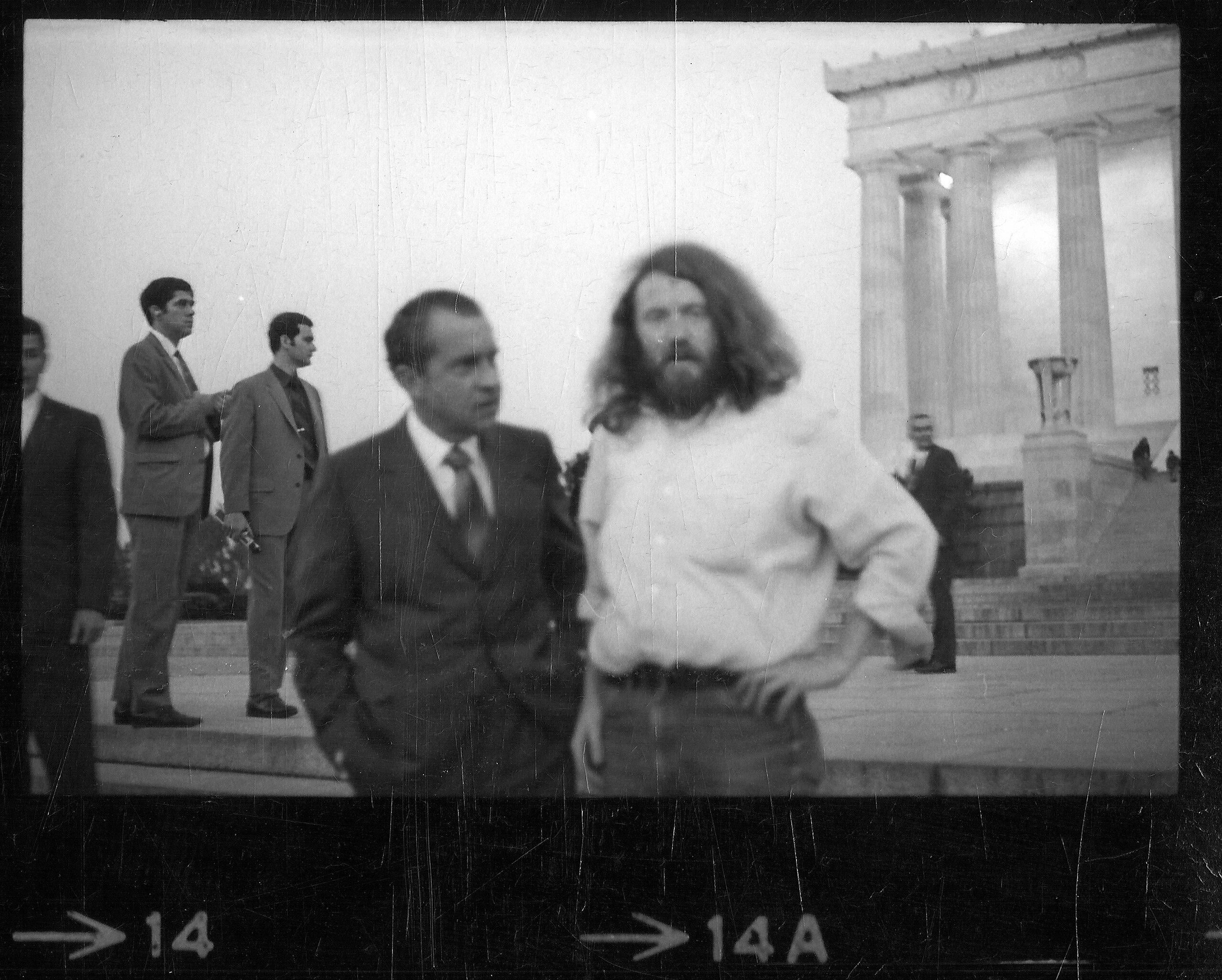 President Richard Nixon being photographed with an anti-Vietnam war student protester on LSD at the Lincoln Memorial. Nixon made the unplanned visit to the protesters at 4AM, rambled to the students about college football, the beauty of Spain, and how students should visit Asia. (1970) [2556×2048]