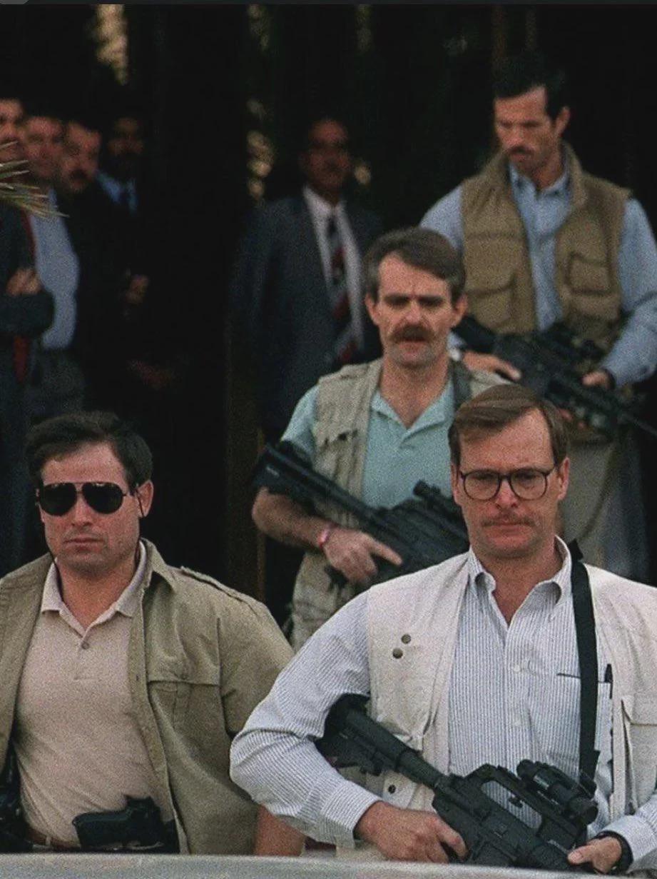 USA Delta Force in casual attire protecting General Norman Schwarzkopf during the Gulf War, 1991. [921×1231]