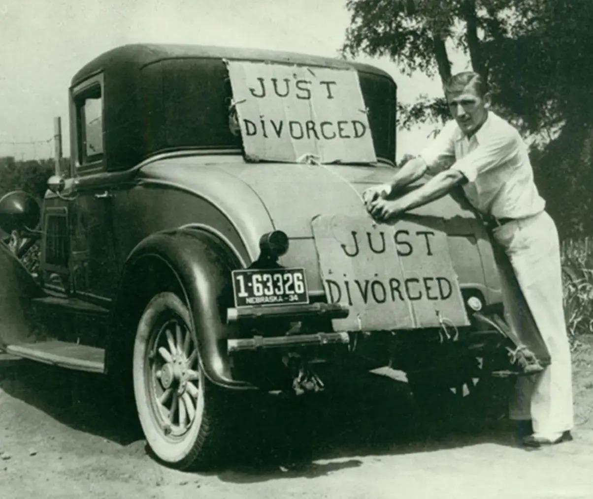 Man announces his divorce to the world, 1934 [1204×1015]