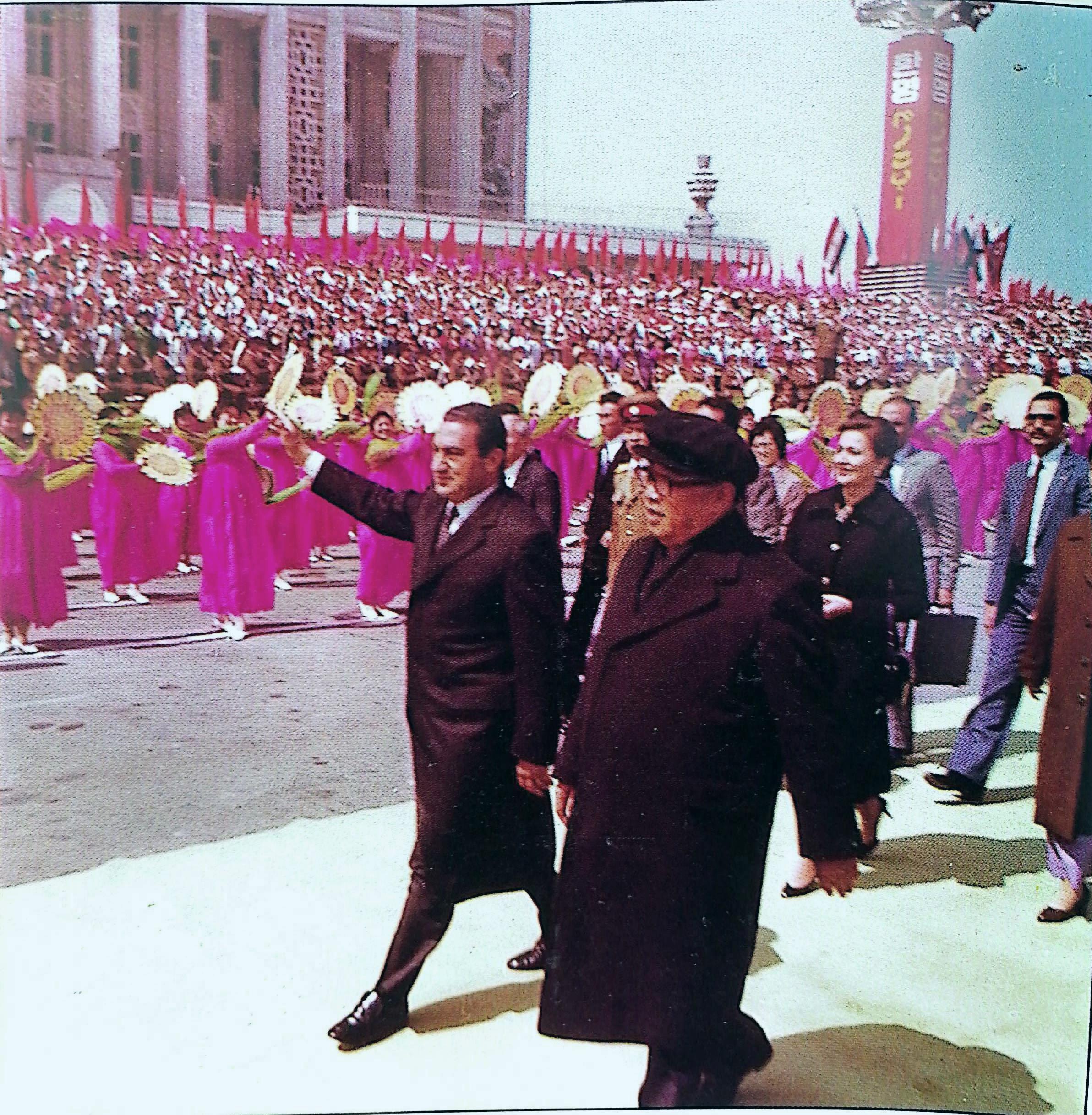 Egyptian leader Hosni mubarak is welcomed into Pyongyang by surpreme leader Kim il sung and thousands of cheering North koreans 1980s (2384×2436)