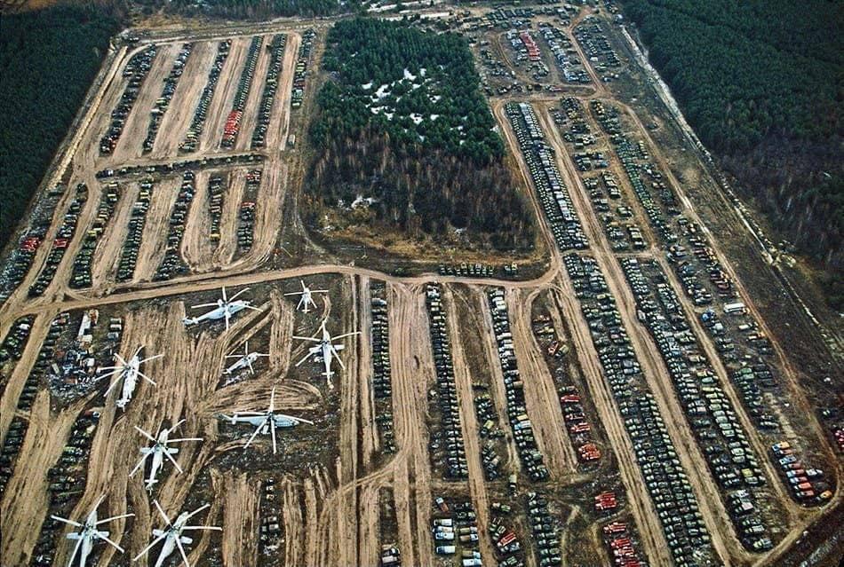 Radiation contaminated vehicles and military equipment which had been used for the cleanup in the aftermath of the Chornobyl Disaster – Chernobyl Exclusion Zone, Ukraine, c. 1993. [950 x 639]