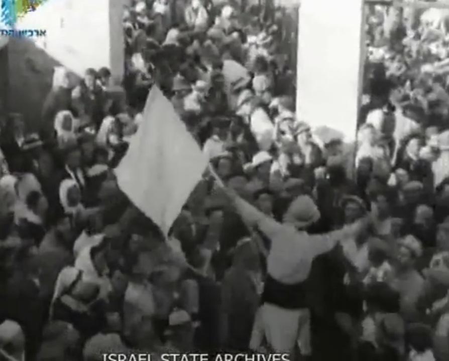Jews celebrate Lag BaOmer on mount Meron 20-21st of may 1935 [720×894]