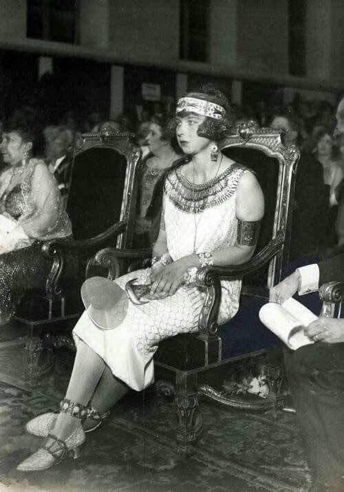 Princess of belguim (and future queen of italy) Marie-José dressed in an ancient egyptian themed outfit at a ball in 1926 (500×715)