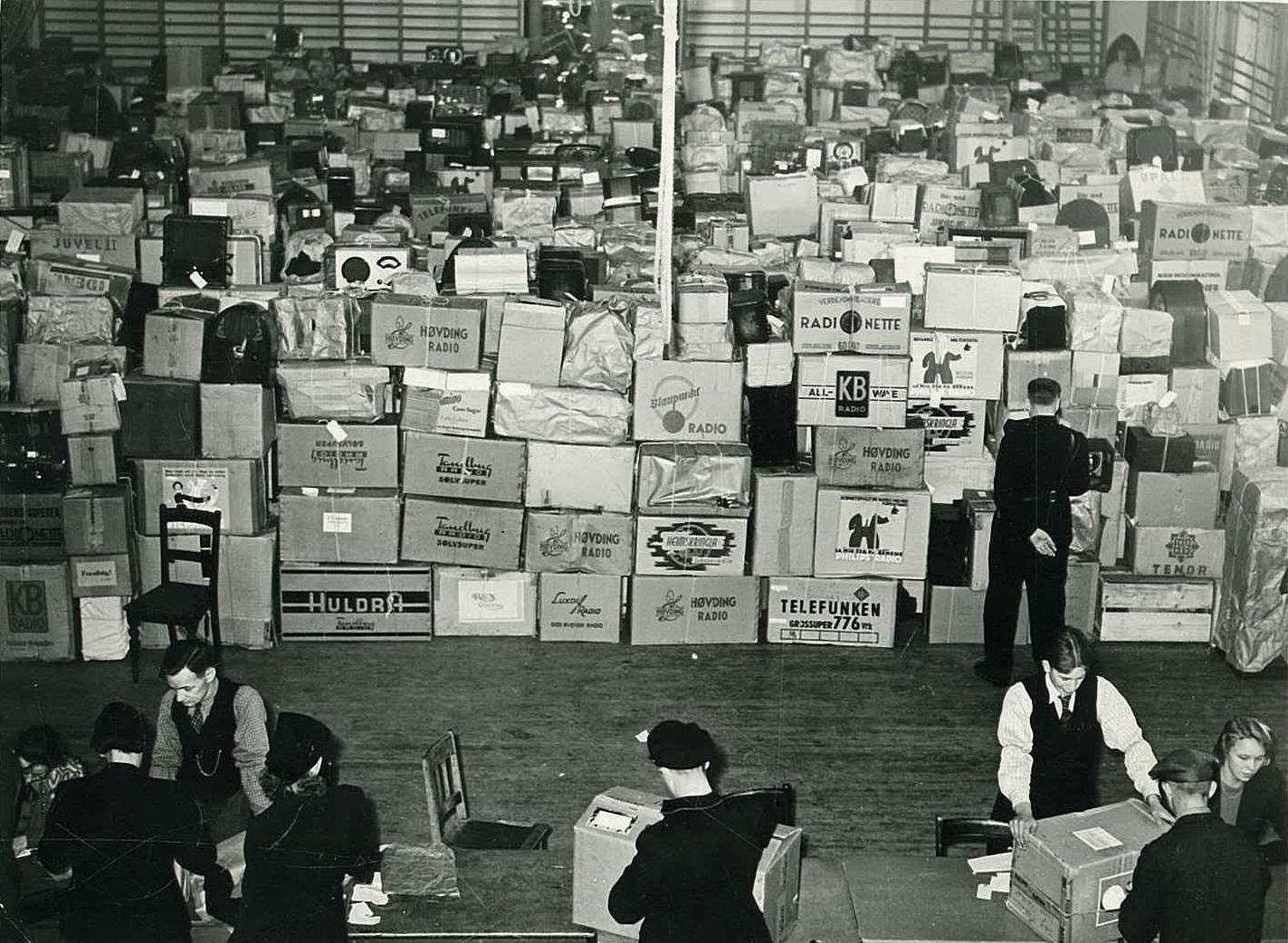 538 000 radio receivers handed in to the authorities by order in the summer and autumn, Norway 1941. Most confiscated radios were sent to Germany[1423×1042]