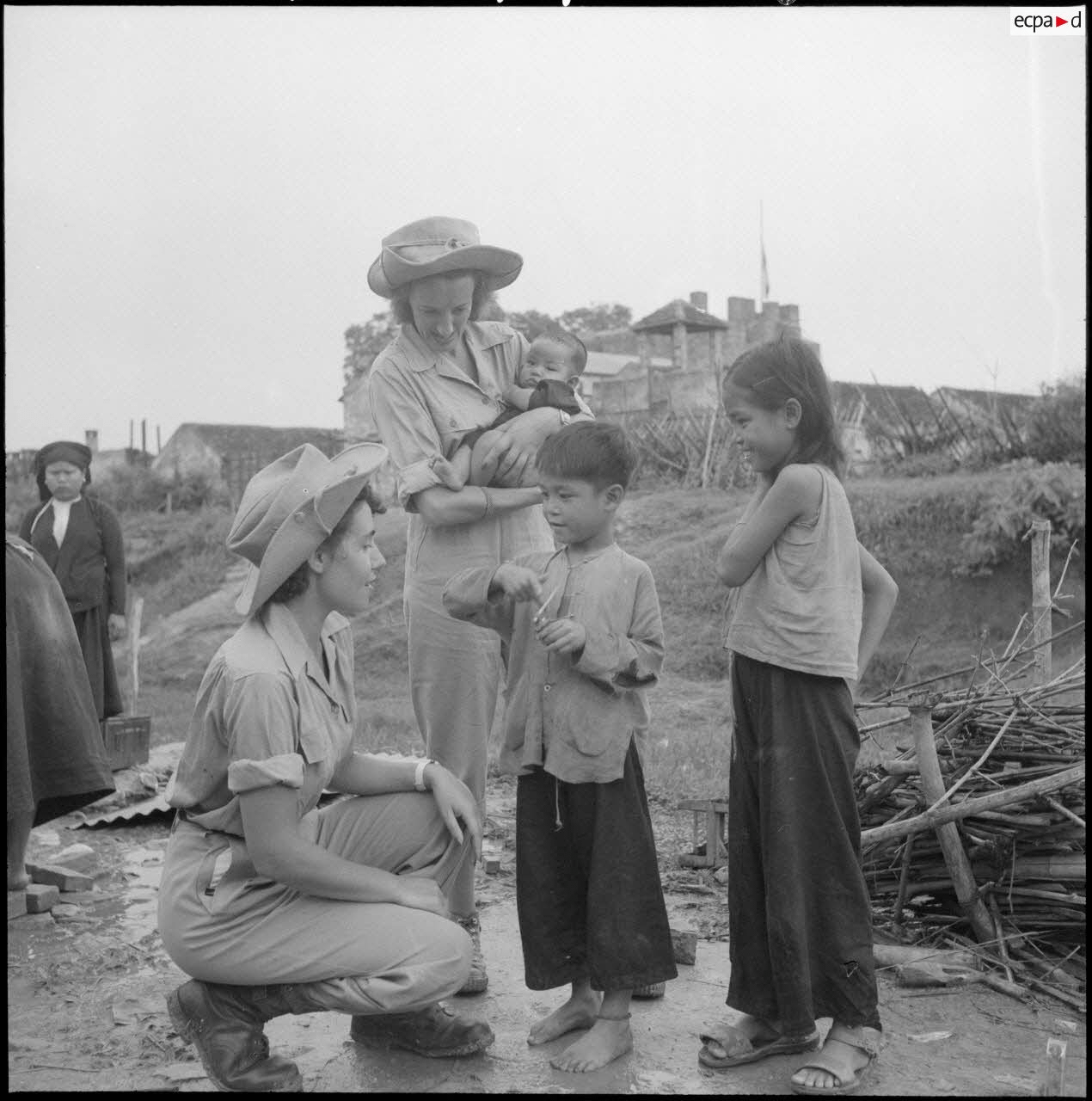 French social workers interact with Vietnamese children in rural Tonkin province, during the counterinsurgency campaign in Indochina, May 1951. [1270×1280]
