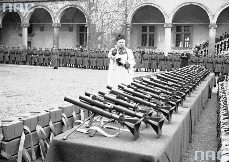 Polish priest blessing a row of newly manufactured ‘Granatnik wz. 36’ (46mm) grenade launchers – which were delivered to the Polish Army, in Kraków, c. 1936. [799 x 565]