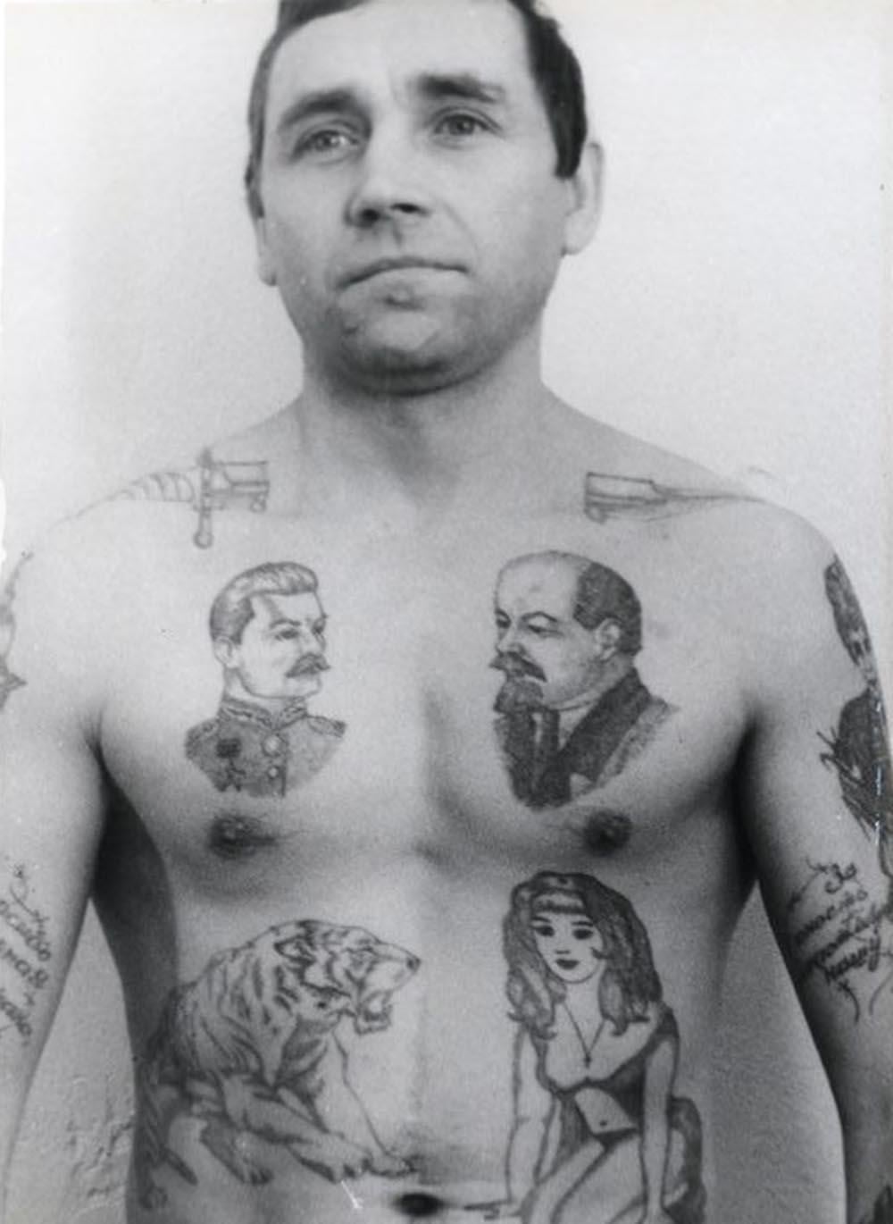 Prison tattoos of a Russian prisoner, 1980[1000×1370]