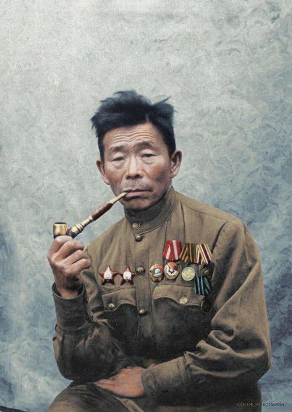 Semyon Nomokonov (1900-1973) was a Soviet Red Army sniper during world war II, credited with killing 367 Nazis. [602×850]