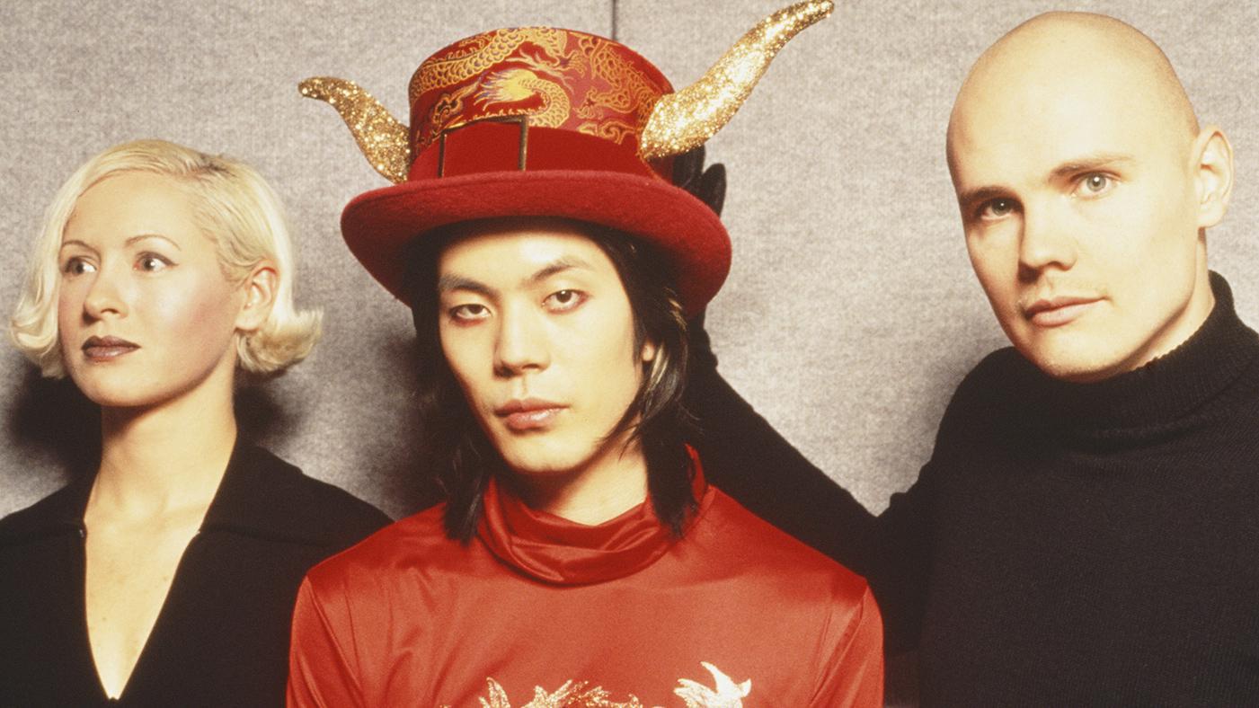 Billy Corgan, James Iha and D’arcy Wretzky of The Smashing Pumpkins in 1996. D’arcy and James were dating during the band’s rise to fame [545×729]