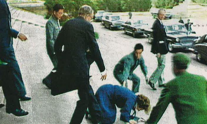 British Prime Minister Margaret Thatcher falls on the steps of the Great Hall of the People after tense negotiations with Deng Xiaoping regarding the future of Hong Kong, Beijing, September 24, 1982 [704×422]
