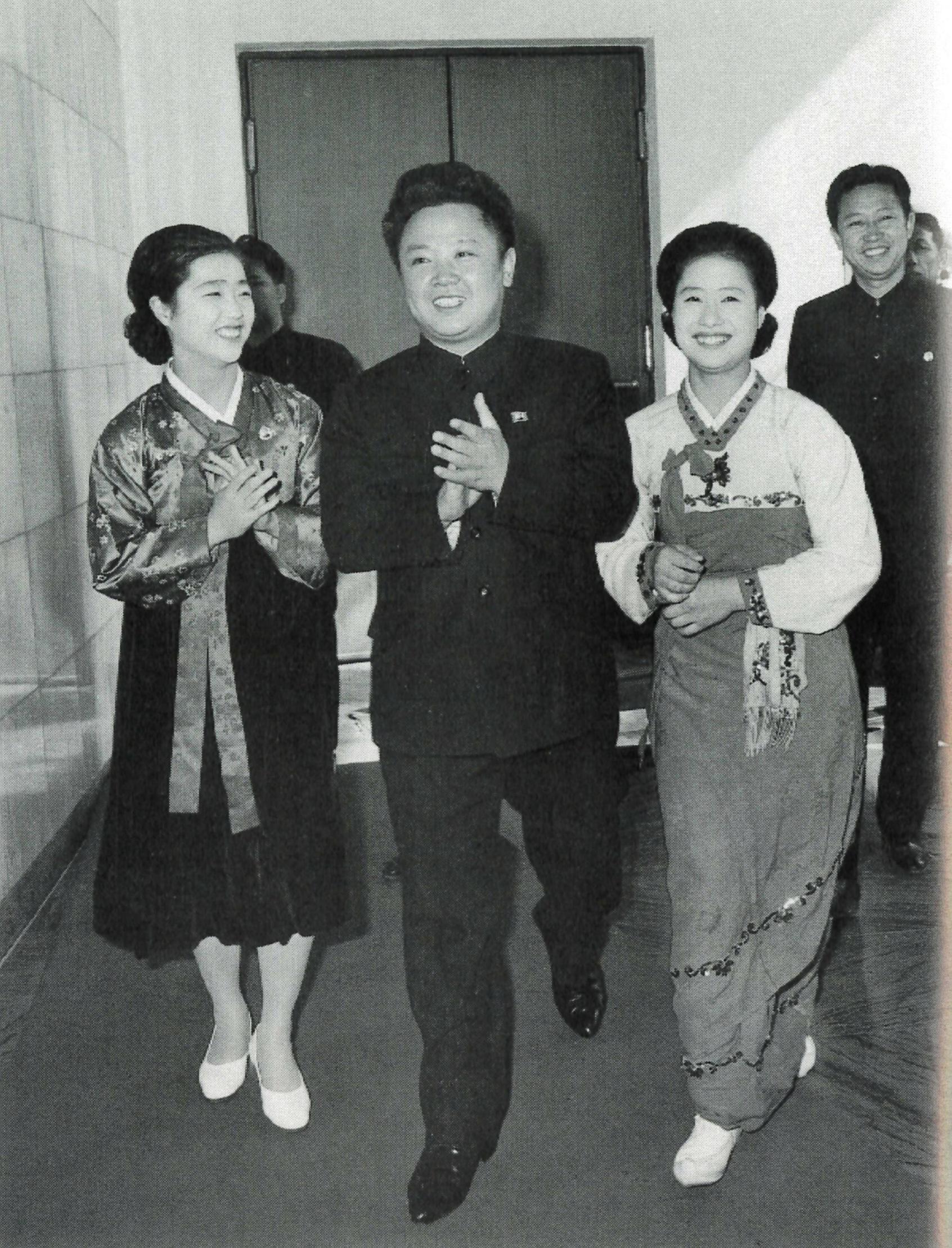 Future north Korean leader Kim jong il meeting with dancers after a performance, the one to his right is ko Yong hui, future mother of his son and successor Kim jong un 1976 (1692×2218)