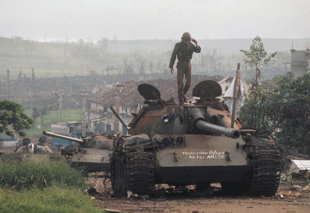 A South Vietnamese soldier examines the remains of a North Vietnamese armored column, destroyed by B-52 strikes. An Loc, 1972 [1024×705]