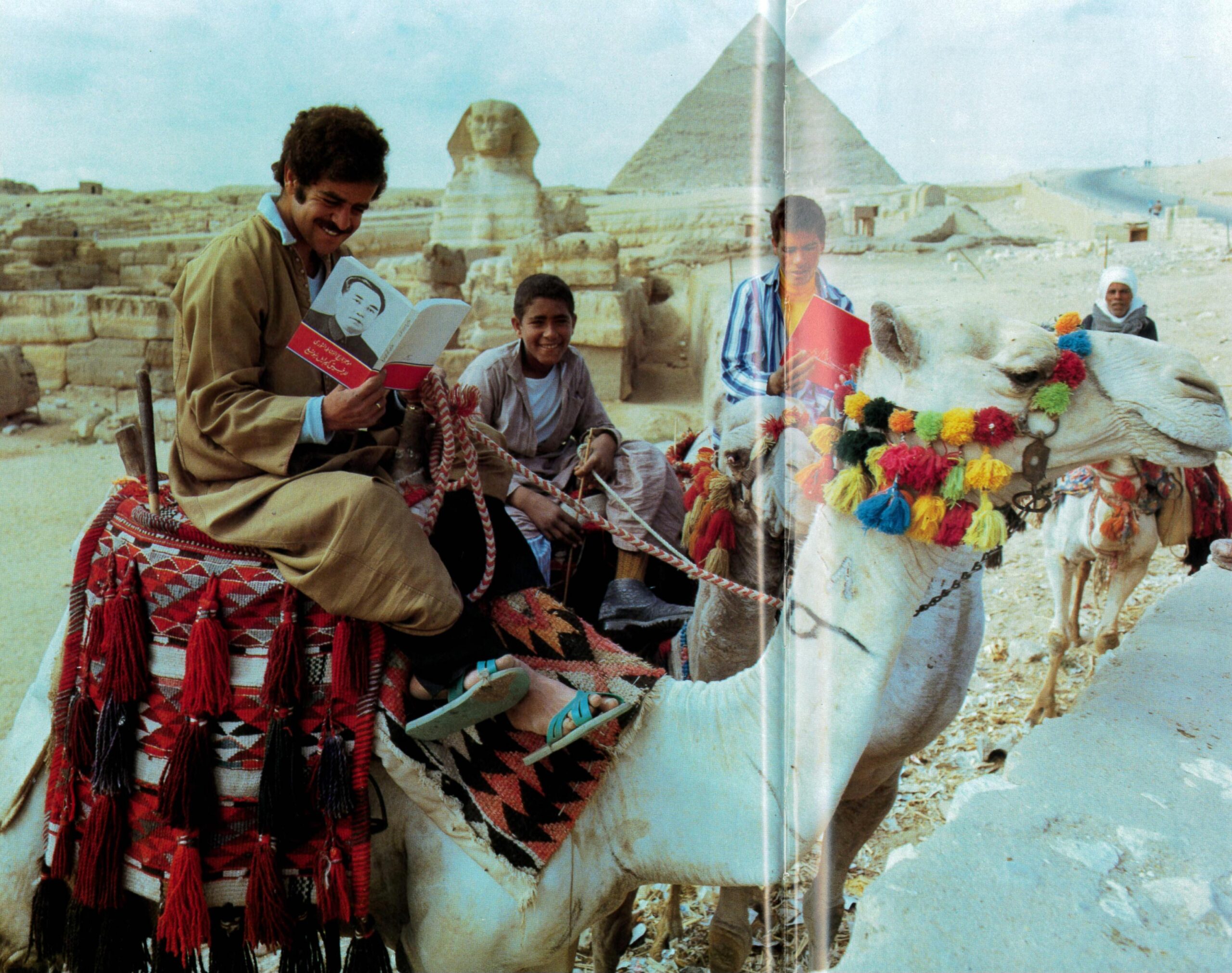 Photo published by north korea showing egyptians reading books about leader Kim il sung near the pyramids and great sphinx (1980s) (3328×2629)