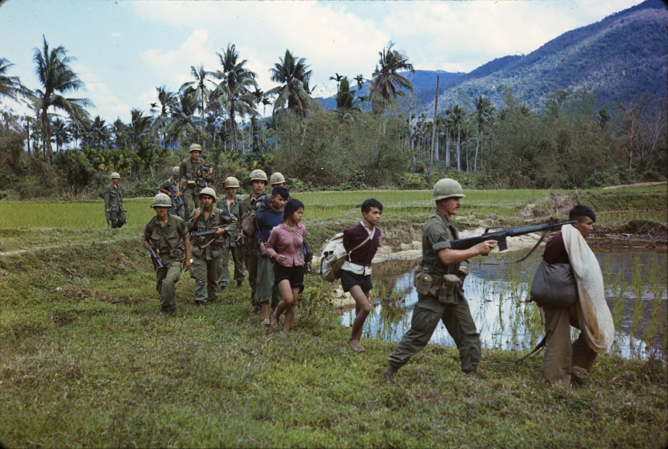 Soldiers from the 1st Cavalry Division return to base camp with Viet Cong prisoners captured during Operation Thayer II, February 1967 [2560×1719]